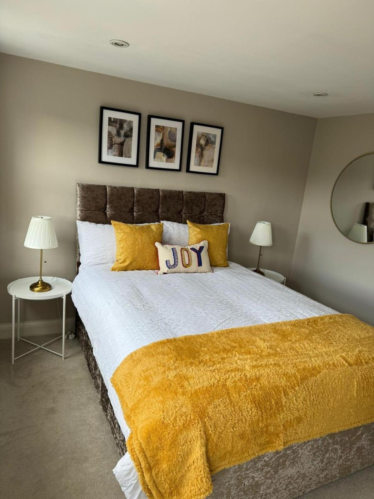 Brentford Guest Rooms Exterior photo