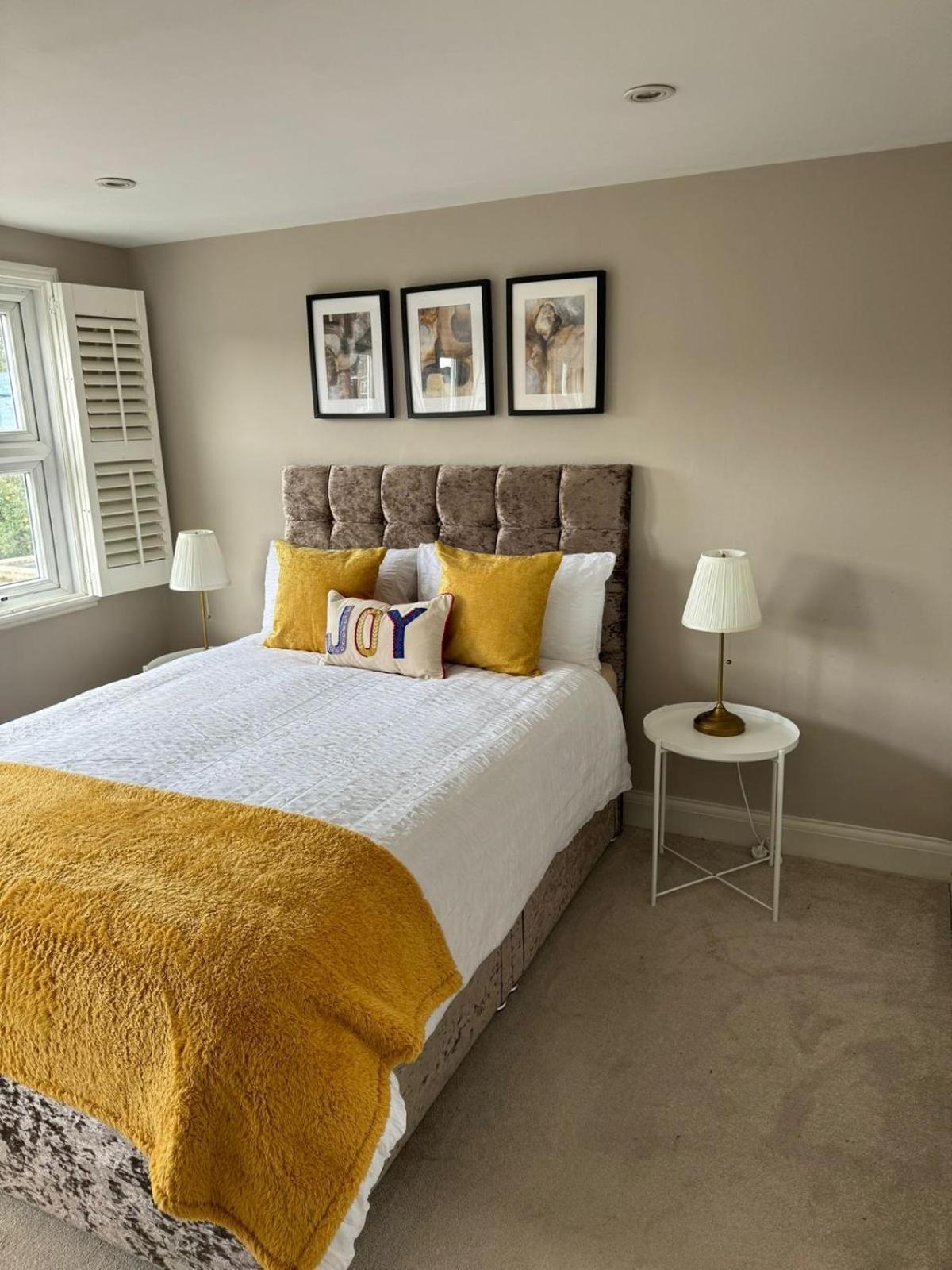 Brentford Guest Rooms Exterior photo