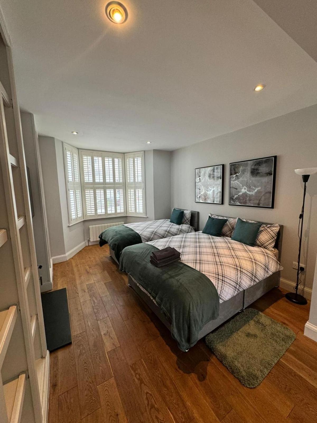 Brentford Guest Rooms Exterior photo